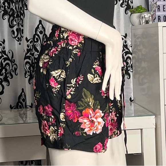 Floral Shorts - Picture 2 of 3